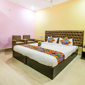 Sarweshwary Hotel